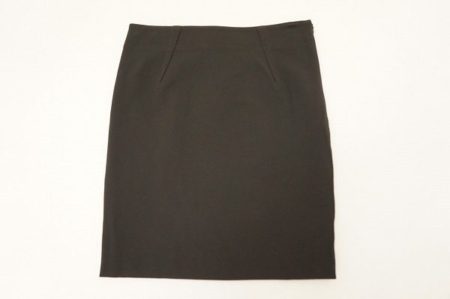 ジバンシィならリボン使いで大人かわいいスタイルに！定番の黒のミニスカートを買取しました