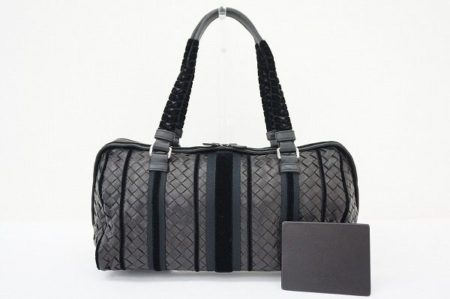 ラグジュアリーな雰囲気。ボッテガヴェネタのイントレチャートボストンバックを買取しました