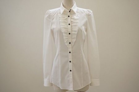 洗練された大人の女性を演出。バーバーリーのシャツブラウスをお売り頂きました