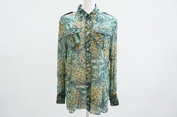 シルク素材で大人の女性にオススメ。ケイタマルヤマ人気のアロハテイストシャツをお売り頂きました