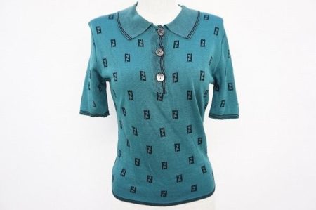 コンパクトなラインでキュートさ溢れる。目を引く色味のフェンディカットソーを買取しました