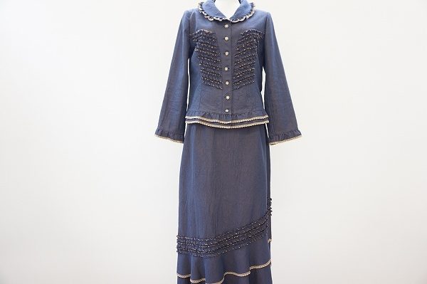 控えめな装飾で爽やかな雰囲気をまとう。へっぽこ先生のセットアップを買取しました