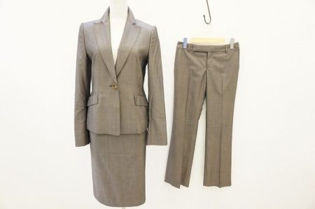 オンでもオフでもコーディネートを楽しめる。デプレのレディーススーツを買取しました