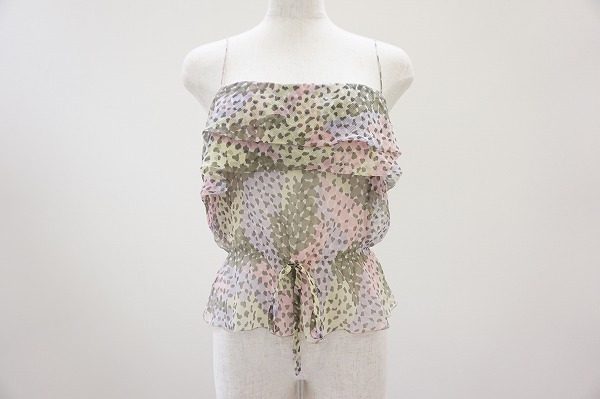 カラフルな色使いでも派手すぎずエレガントな華やかさ。ヴァレンティノのシルクキャミソールを買取しました