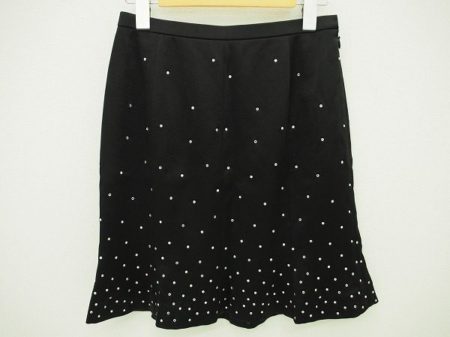 着まわし力バツグン！ユキコハナイのシックなブラックスカートを買取しました