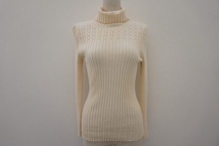 繊細でイノセント。ローラアシュレイのホワイトタートルニットをお売り頂きました