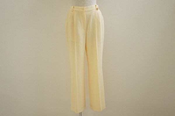 エレガントでフェミニンなスタイリングに。レオナールのソフトなパンツを買取しました