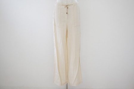 リネンのラグジュアリーな素材感で、大人な着こなしを。エレガンスの麻素材のパンツをお売り頂きました