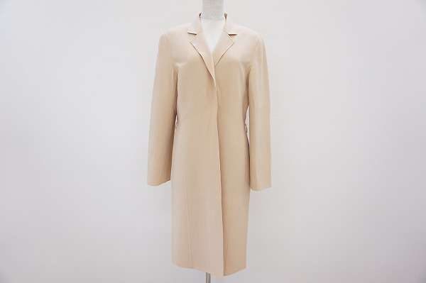 落ち着いたベージュのお色味が使いやすい。フォクシーのコートを買取しました
