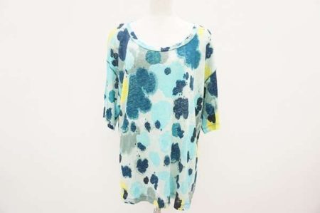 鮮やかな色使いなのに品を損なっていない。シーバイクロエのカットソーをお売り頂きました