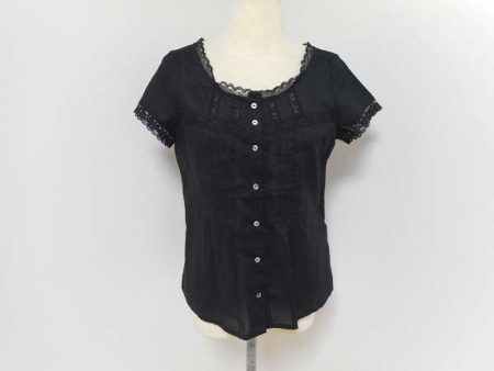 大人っぽさとガーリーさを兼ね備えている。イエナのブラウスをお売り頂きました