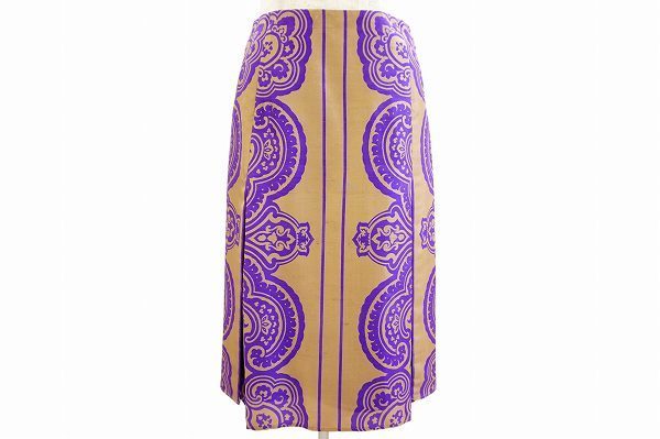 エトロらしい雰囲気が漂う。ペイズリー柄のスカートを買取しました
