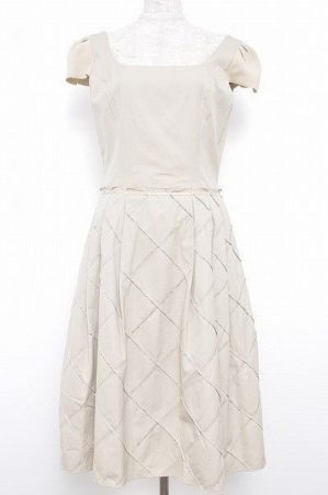 清楚なお嬢様系。フォクシーの白いワンピースを買取しました