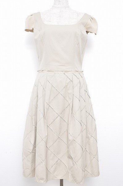 清楚なお嬢様系。フォクシーの白いワンピースを買取しました