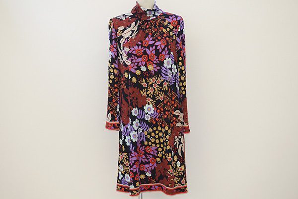 花柄が美しくエレガントに魅せます。レオナールの花柄ワンピースを買取しました