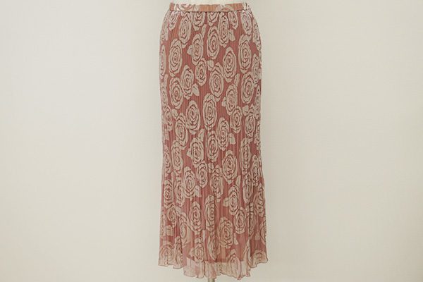 エレガントで品のある雰囲気のハナエモリのスカートを買取しました