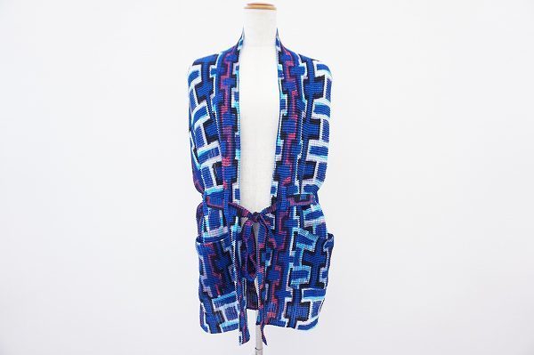 カラフルなデザインで遊び心を楽しむ。イッセイミヤケのジレを買取しました