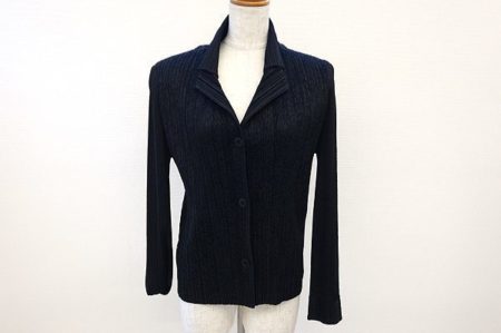 ボディラインが綺麗に見えるプリーツプリーズのジャケットを買取しました