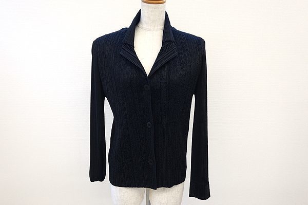 ボディラインが綺麗に見えるプリーツプリーズのジャケットを買取しました