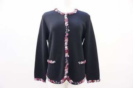 まるでお花畑のようなかわいらしさ。アトリエサガンのカーディガンを買取しました