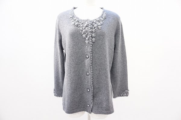 お花モチーフがキュート。アトリエサガンのカーディガンを買取しました