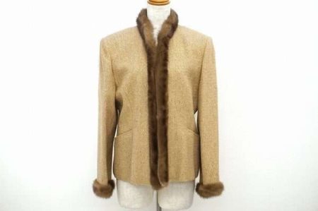 ゴージャスなセレブの雰囲気が漂う。レリアンのコートを買取ました