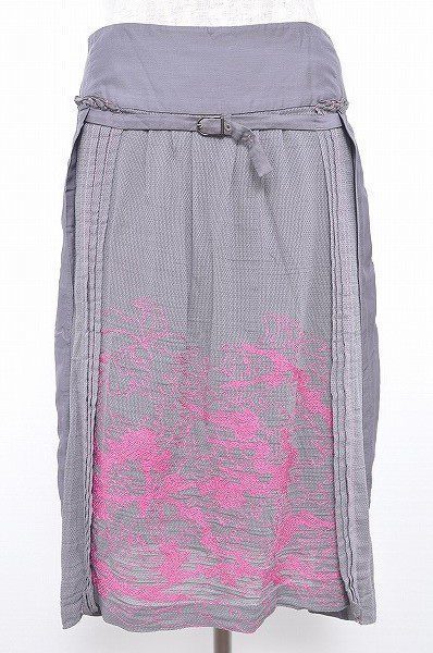 グレーとピンクのコントラストがステキ。センソユニコのスカートを買取しました