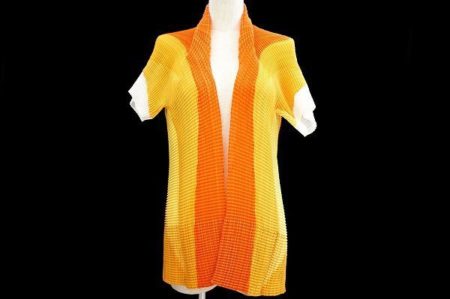 爽やかな夏の装いにピッタリ。イッセイミヤケのオレンジカットソーを買取しました
