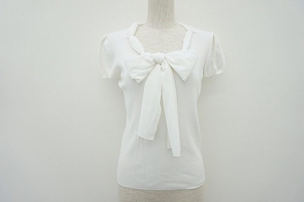 クラシカルなリボンが特徴的なトゥービーシックのカットソーを買取しました