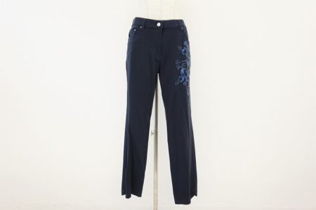 スパンコールが華やか際立つ。伊太利屋の紺色のスパンコール付パンツを買取しました