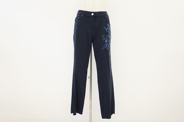 スパンコールが華やか際立つ。伊太利屋の紺色のスパンコール付パンツを買取しました