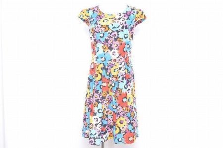 華やかな花柄が色鮮やかで素敵。銀座マギーの花柄ワンピースを買取しました