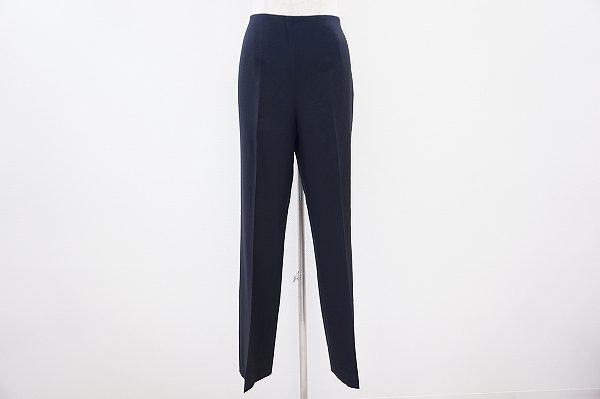 シンプルだからこそ上質さが感じられるアクリスのスラックスを買取しました