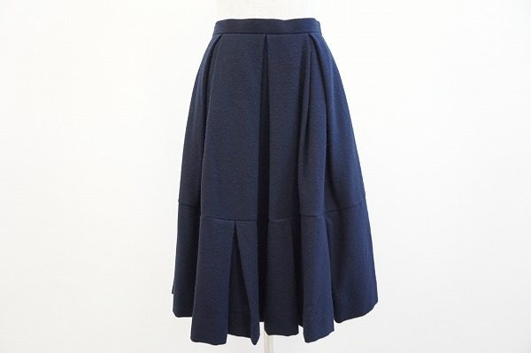 大きめフレアが女性らしいユキトリイのウールスカートを買取しました