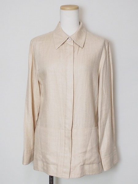 淡いベージュが素敵なアクリスのシルクジャケットを買取しました