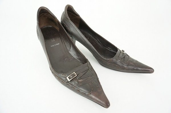 シューズはなるべく早く買取に出すのがオススメ!フェンディのポインテッドトゥパンプスを買取しました