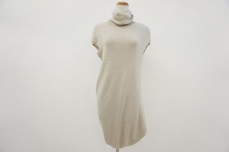 バルマンのハイネック変形シルエットワンピース