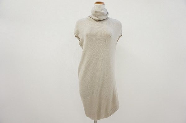 バルマンのハイネック変形シルエットワンピース