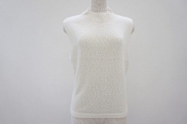 純白が美しいセシオセラのノースリーブニットを買い取りしました
