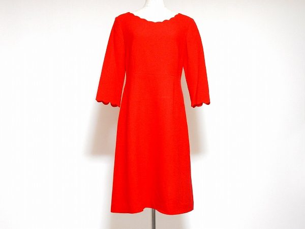 鮮やかな赤が美しいハナエモリのワンピースを買い取りしました