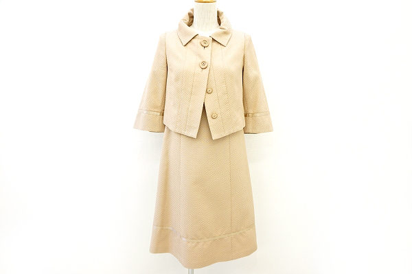 可憐なレディの装いが楽しめるトゥービーシックのワンピーススーツを買い取りました