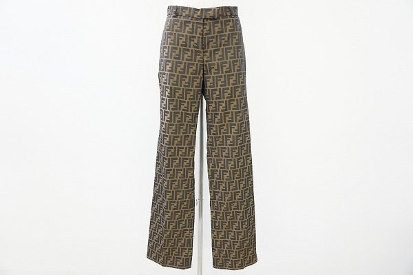 フェンディのズッカ柄レディースパンツを買取しました