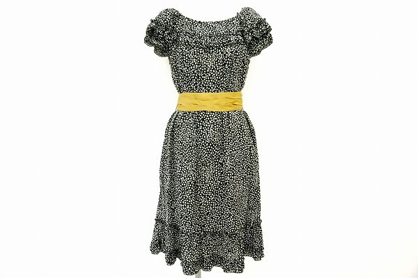 可憐な女性のためのトゥービーシックのワンピースを買い取りました