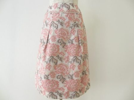 華やかさがありながらも細かなディテールを施しているヒロコビスのスカートをお売り頂きました