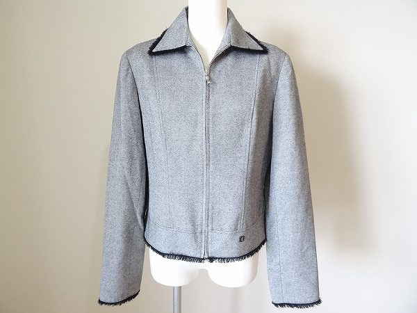 フリンジ調のデザインが素敵なピッコーネのジャケットを買い取りました