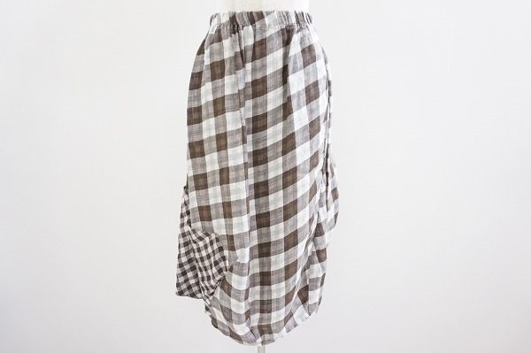 チェック素材の組み合わせが面白いセンソユニコのチェックスカートを買取いたしました