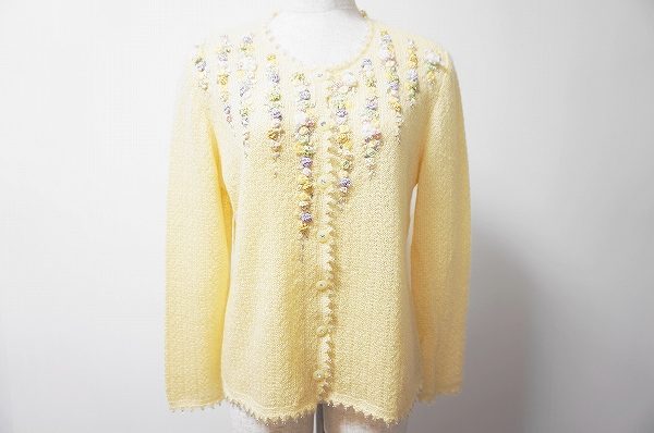 上質な素材感と細かな刺繍のディテールが印象的なアトリエサガンのカーディガンをお売り頂きました