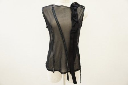 大胆なシースルーに遊びのあるディテールがポイントのリツコシラハマのタンクトップを買取いたしました