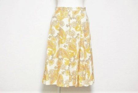 トレンドをおさえた独特の柄が素敵。レキップヨシエイナバのスカートを買取いたしました