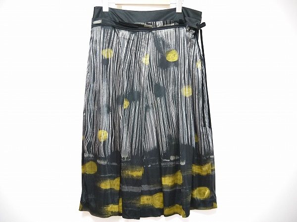 モダンアートのような印象的デザイン。ヒロココシノのスカートを買取いたしました